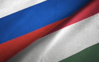 Cirillből csárdásba: Az orosz–magyar fordítás nyelvi ritmusai
